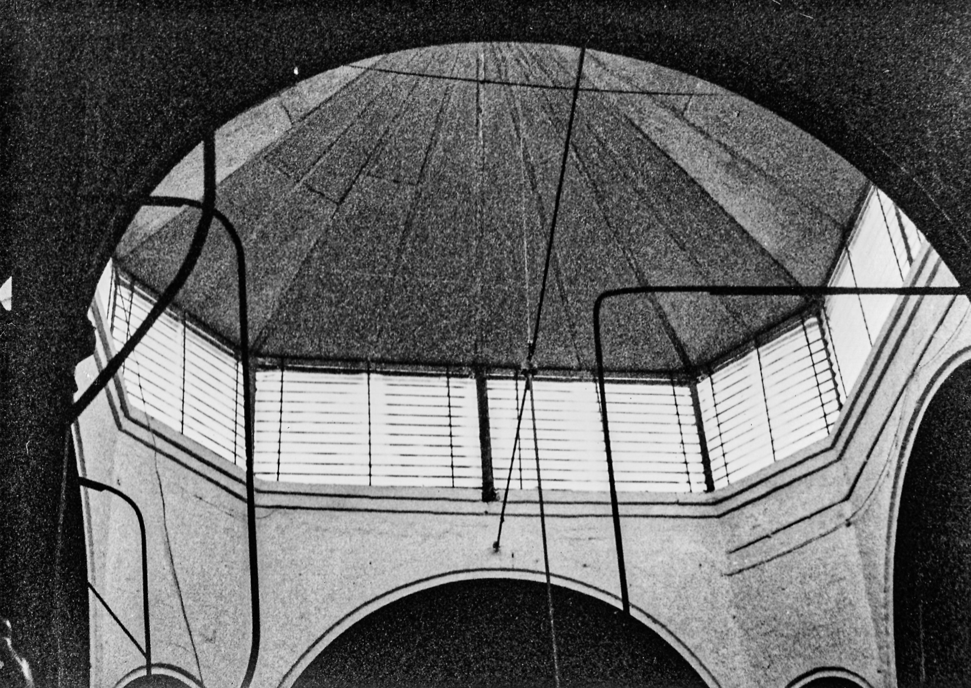 1985 mercado bien surtido de agua
